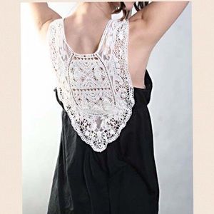 ❤️Black/White Embroidered Top❤️